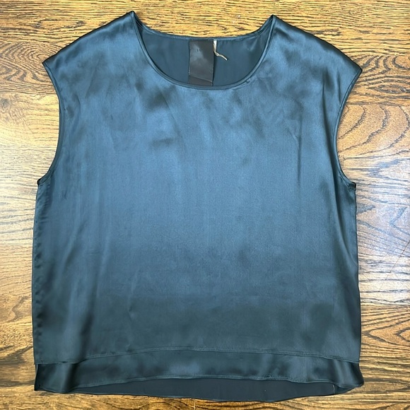 Heather Navy Blouse Size Medium - Picture 1 of 3